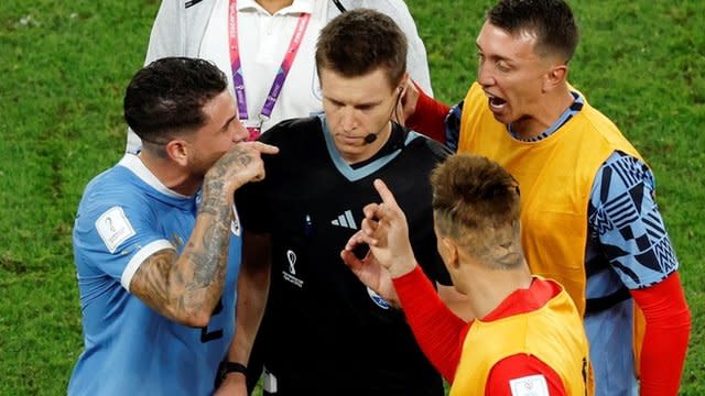 FIFA abre procedimiento contra cuatro jugadores de Uruguay por episodios  tras eliminación