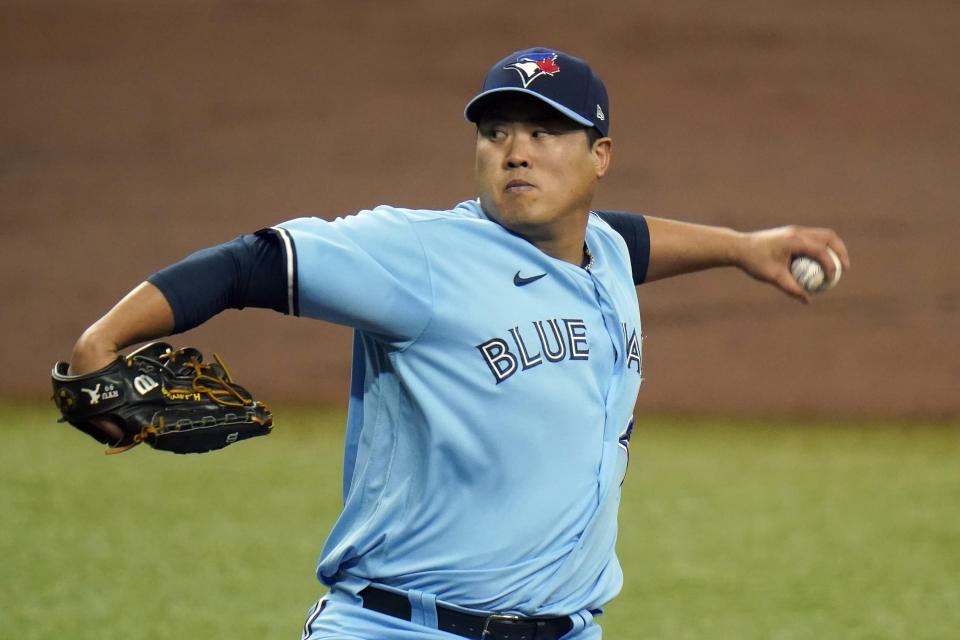 Toronto Blue Jays' Hyun-Jin Ryu pitches to the Tampa Bay Rays during the first inning of Game 2 of an American League wild-card baseball series Wednesday, Sept. 30, 2020, in St. Petersburg, Fla. (AP Photo/Chris O'Meara)