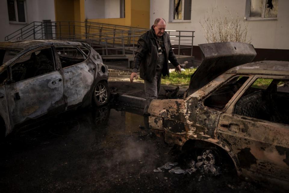 Surveying the damage after a Russian attack in Kharkiv (AP)