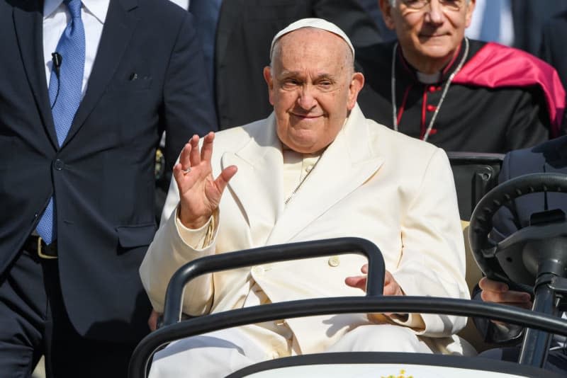 Pope Francis waves to faithful at the end of a mass in St. Mark's Square. Alessio Marini/LPS via ZUMA Press Wire/dpa