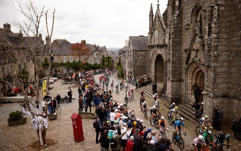 The peloton passes Locronan - Tour de France 2021, stage one – live updates -  REUTERS