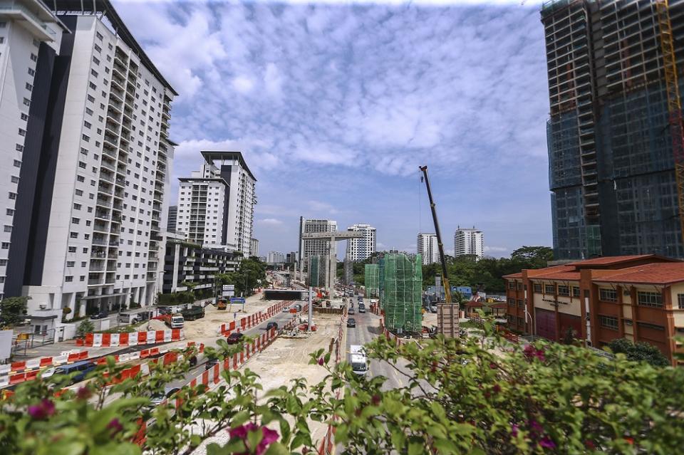 An overview of the Setiawangsa-Pantai Expressway project that is under construction in the general Taman U-Thant area. — Picture by Hari Anggara