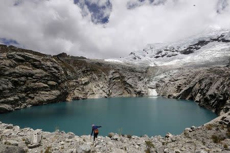 A general view of lake Laguna 513, at more than 13,000 feet above sea level in front of the Hualcan glacier in Huascaran natural reserve in Ancash November 29, 2014. REUTERS/Mariana Bazo