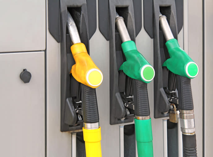 Secondo Altroconsumo: “Da noi c’è la benzina più cara d’Europa anche se l’Italia è uno dei massimi produttori al mondo di carburante. Questo avrebbe dovuto garantire prezzi più concorrenziali”.