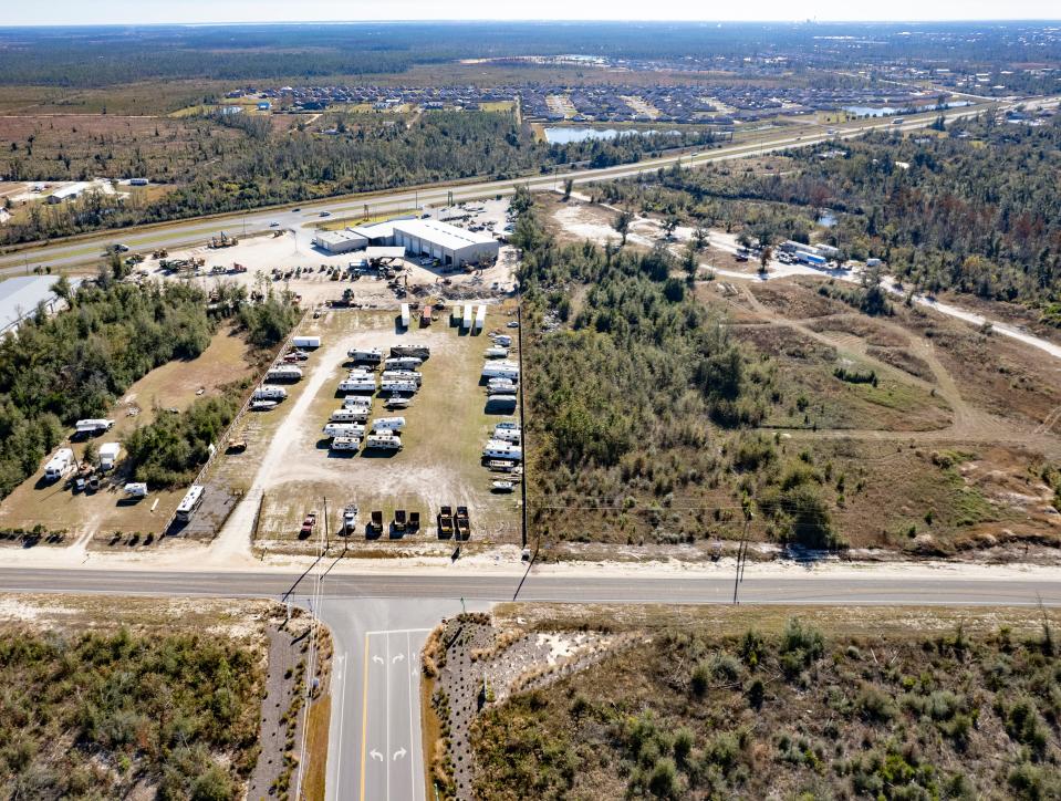 Titus Rd., in the foreground, looking south towards SR 231.