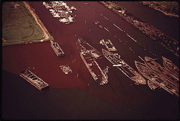 INDUSTRIAL CONTAMINATION OF THE ARTHUR KILL RIVER AT BAYONNE, NEW JERSEY IN THE NEW YORK METROPOLITAN AREA. RIVERS IN THE REGION CARRY RAW AND PARTIALLY DIGESTED SEWAGE, AND CHEMICAL AND INDUSTRIAL WASTES INTO THE WATERS OF THE BIGHT. ACCUMULATION OF THESE WASTES INTO THE WATERS BORDERING THE BIGHT PRESENT ONE OF THE MOST CRITICAL STRESSES TO ITS ENVIRONMENT