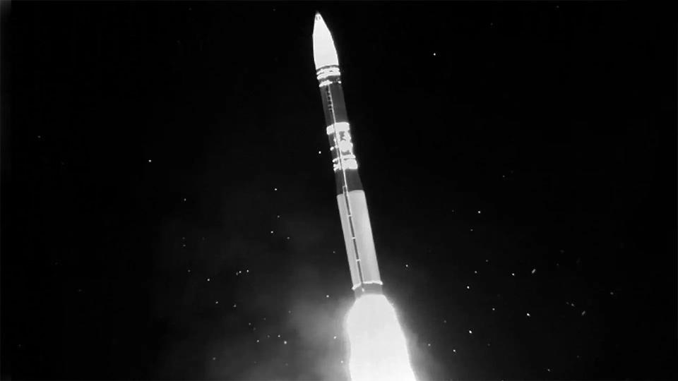 An infrared image of an LGM-30G Minuteman III ICBM taken during a routine test launch. <em>USAF</em>