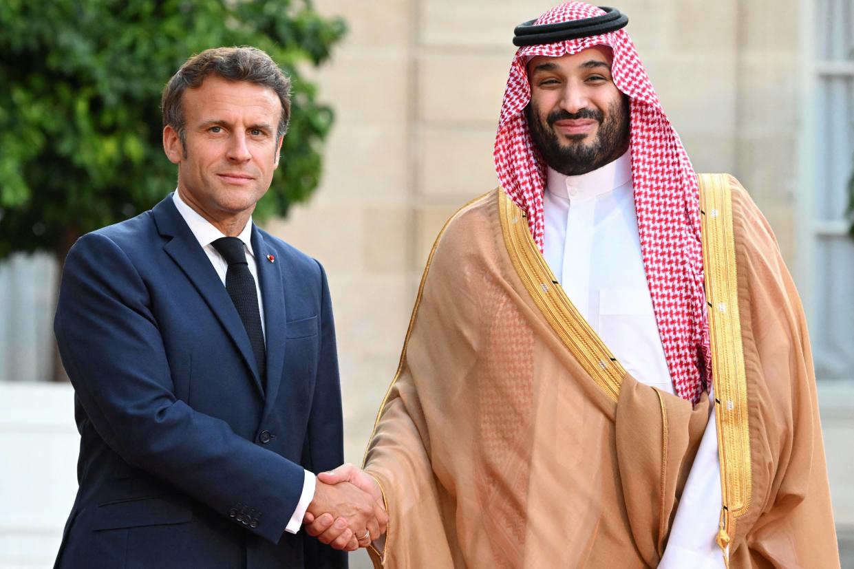 Mohammed ben Salmane rencontre Macron ce 16 juin à Paris, voici de quoi ils vont parler (Photo de Macron et Ben Salmane à Paris en juillet 2022) 