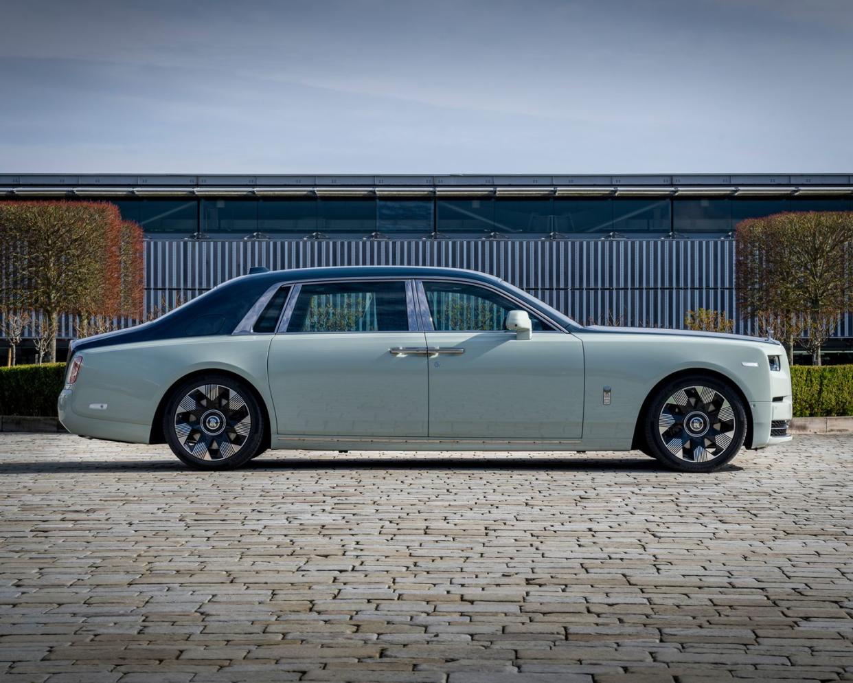 2024 rolls royce phantom extended magnetism