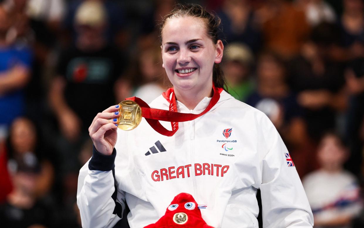 Tully Kearney won gold in the women's 200m S5 freestyle