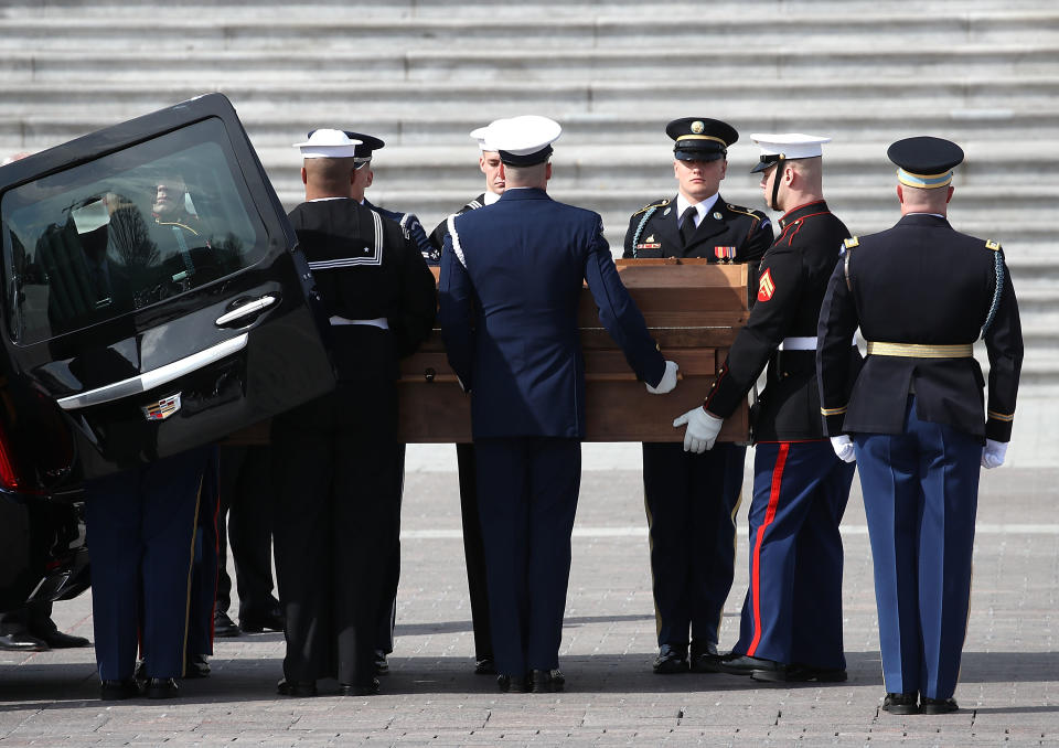 <p>A joint U.S. Military honor guard carries a casket containing the remains of evangelist Rev. Billy Graham at the U.S. Capitol, on Feb. 28, 2018 in Washington. (Photo: Mark Wilson/Getty Images) </p>