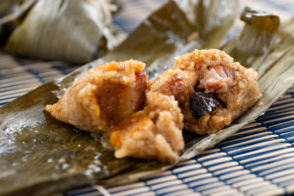 The inside of rice dumplings with fatty meat (Photo: Getty Images)