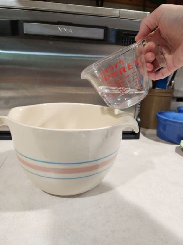 Add water to bowl first, when making Oobleck.