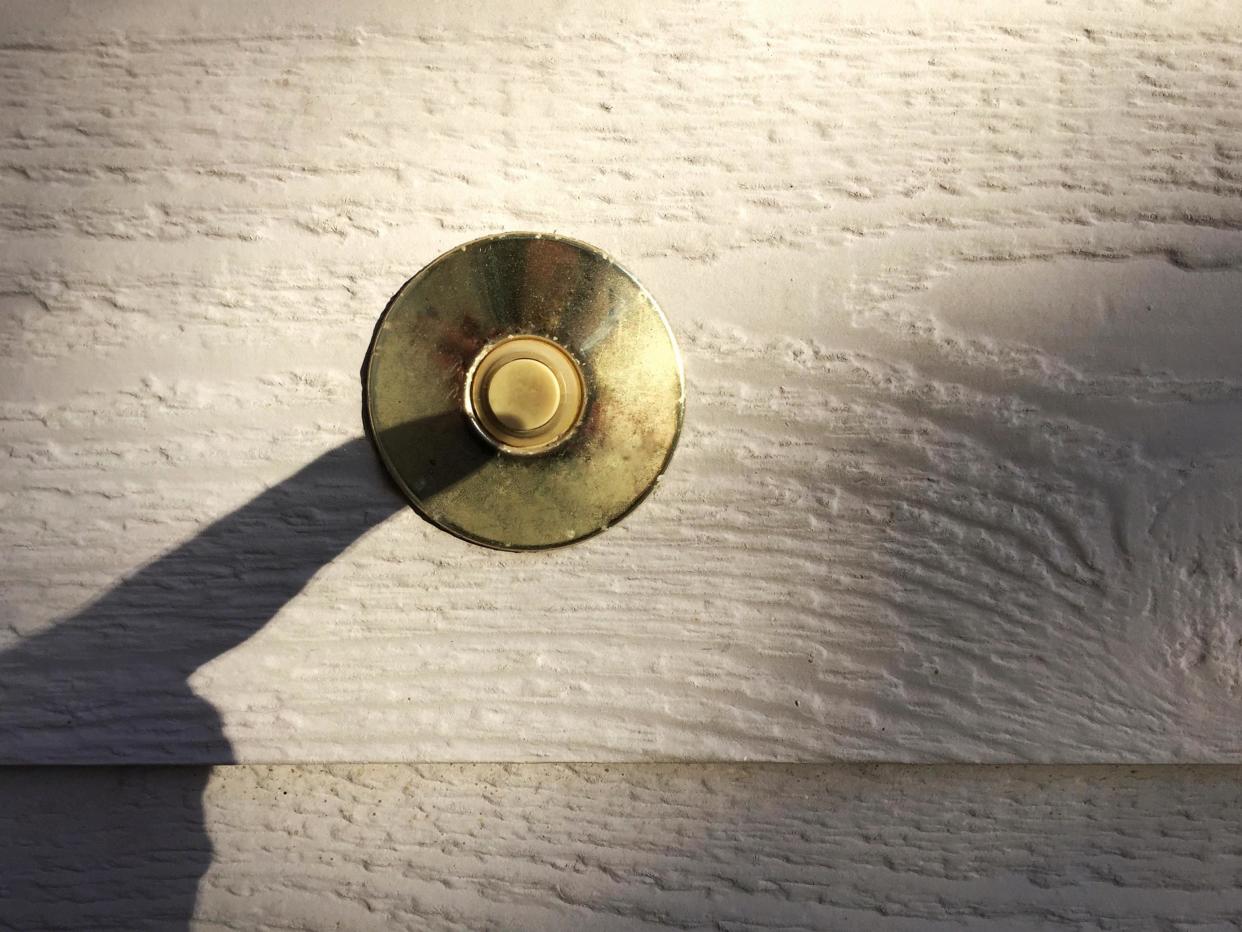 Wem man die Haustür aufmacht, sollte man sich besser zweimal überlegen. (Symbolbild: Marilyn Volan/EyeEm/Getty Images)