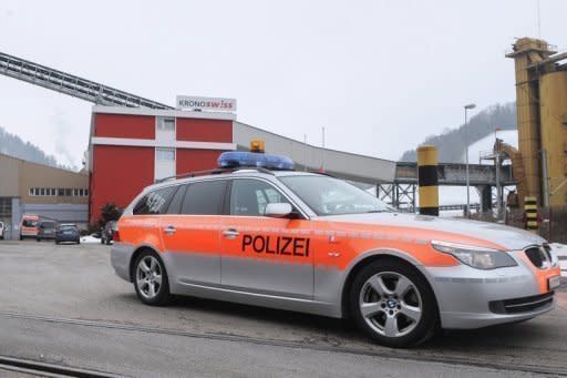 Bei einem Amoklauf in einer Holzfirma im Schweizer Kanton Luzern sind drei Menschen getötet worden, unter ihnen auch der Schütze. Sieben Mitarbeiter wurden verletzt, sechs von ihnen schwer. Der Täter arbeitete mehr als zehn Jahre für die Firma
