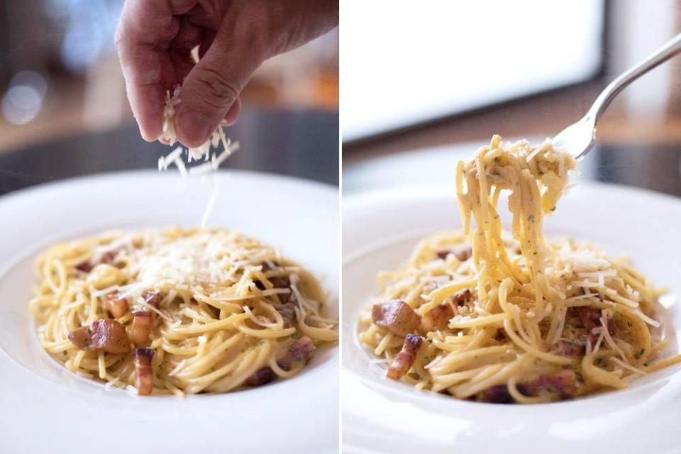 Finish your 'cacio e pepe' by garnishing with more grated cheese and finely chopped parsley.