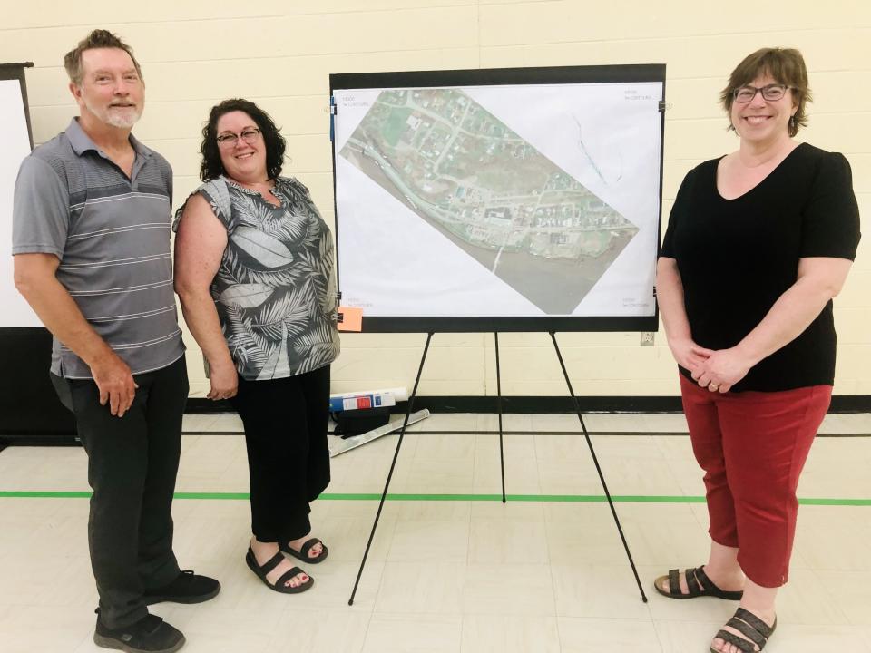 Dan Glenn of Glenn Group, left, joins Woodstock Mayor Tracey DeMerchant, centre, and the town’s Communication and Development Specialist Michelle Derrah at the May 21 open house.