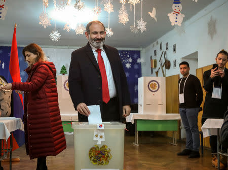 Armenian acting prime minister Nikol Pashinyan casts his ballot during an early parliamentary election in Yerevan, Armenia December 9, 2018. REUTERS/Vahram Baghdasaryan/Photolure