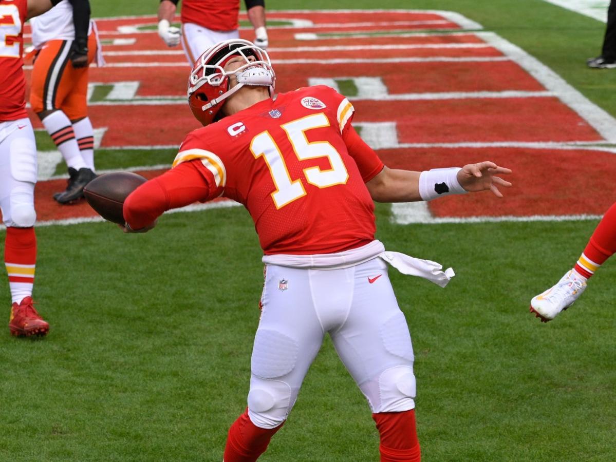 NFL Playoffs 2023: Patrick Mahomes shows immense grit before throwing a  one-legged touchdown 