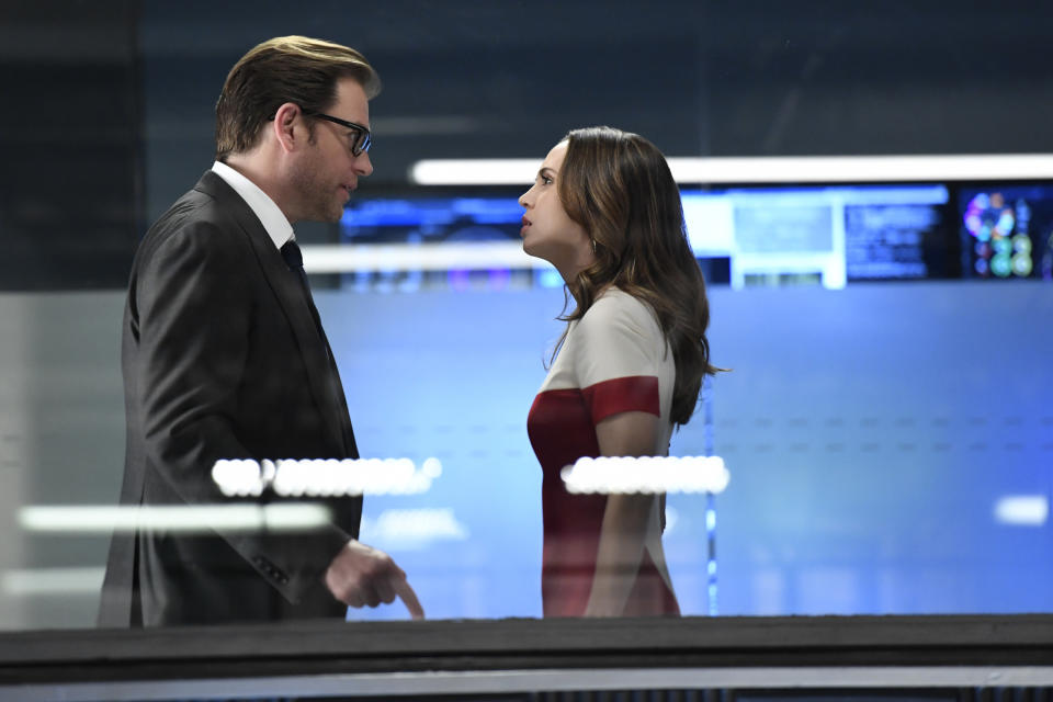 Dushku heatedly talks to Weatherly in Bull