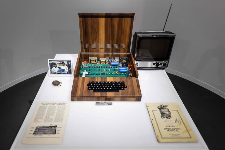 மஞ்சனா;  போலந்து;  komputery;  Telefony;  Muzeum;  உலகம்;  Technologia