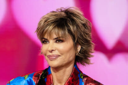 Lisa Rinna Promote