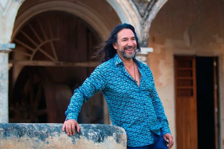 Desde Twitter, el cantante mexicano Marco Antonio Solís instó a la población a vacunarse contra la Covid-19 y recibió respuestas de todo tipo