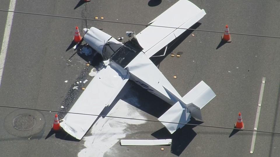 An experimental aircraft lost complete engine power and crash-landed on a Bothell street.