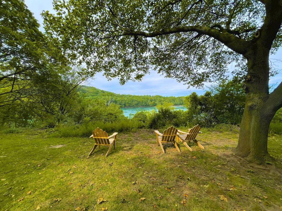 adirondack chairs in park, lewiston