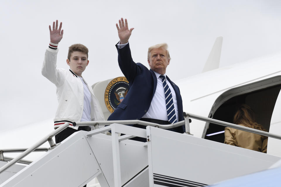 相對他的四位哥哥姐姐，巴倫．特朗普（左）較少公開露面。 (AP Photo/Susan Walsh)