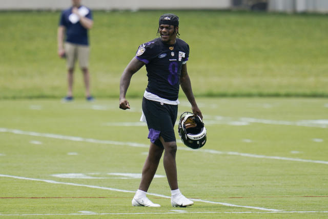 Despite Layoff, Lamar Jackson Gives Defense Fits