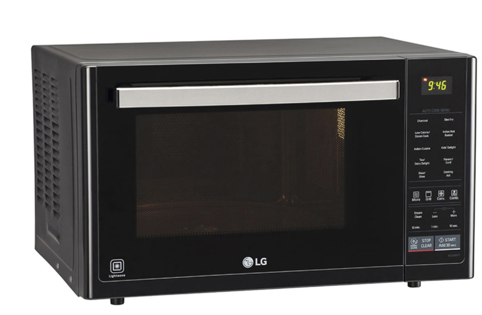 <p>Il forno microonde LG All In One Microwave MJ3296BFT cuoce gli alimenti in maniera ultra light grazie alla tecnologia Diet Fry integrata. Questa tecnologia permette di non usare olio senza tuttavia rinunciare alla tipica croccantezza che la frittura a base di unto e bisunto garantisce: in vendita solo in India, in arrivo prossimamente anche da noi. </p>