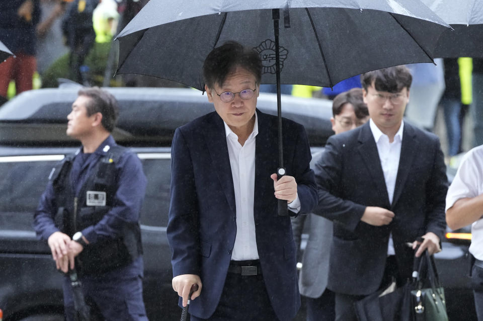 South Korea's main opposition Democratic Party leader Lee Jae-myung, center, arrives to attend a hearing on his arrest warrant on corruption charges at the Seoul Central District Court in Seoul, South Korea, Tuesday, Sept. 26, 2023. In a surprise outcome, South Korea's opposition-controlled parliament voted Thursday, Sept. 21, to pass a motion submitted by the government that allows the potential arrest of the country's leading opposition figure, Lee, who faces a widening investigation over corruption allegations. (AP Photo/Ahn Young-joon)