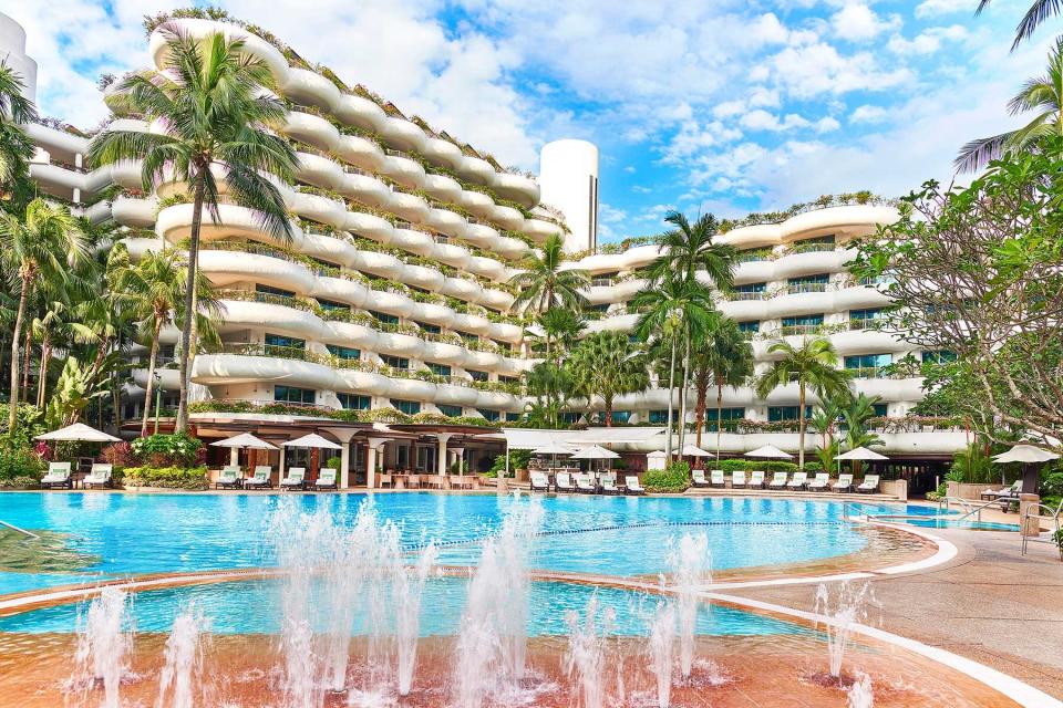 Swimming pool at Shangri-La Hotel Singapore