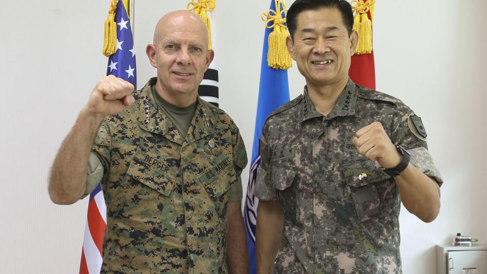 Gen. David Berger poses with Gen. Byung Hyuk Choi, deputy commander of Combined Forces Command, during a visit to Yongsan, South Korea, in 2019. (Sgt. Olivia Knapp/U.S. Marine Corps)