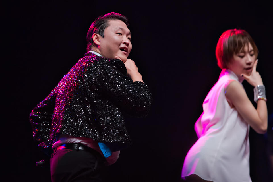 Psy performs in a free showcase at Marina Bay Sands. (Yahoo! photo)