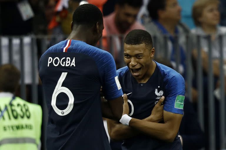 El festejo entre Paul Pogba y Kylian Mbappé, en la final del Mundial 2018, ante Croacia