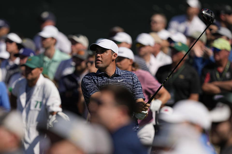 Scottie Scheffler watches his tee shot on the eighth hole during the final round at the Masters golf tournament on Sunday, April 10, 2022, in Augusta, Ga. (AP Photo/David J. Phillip)
