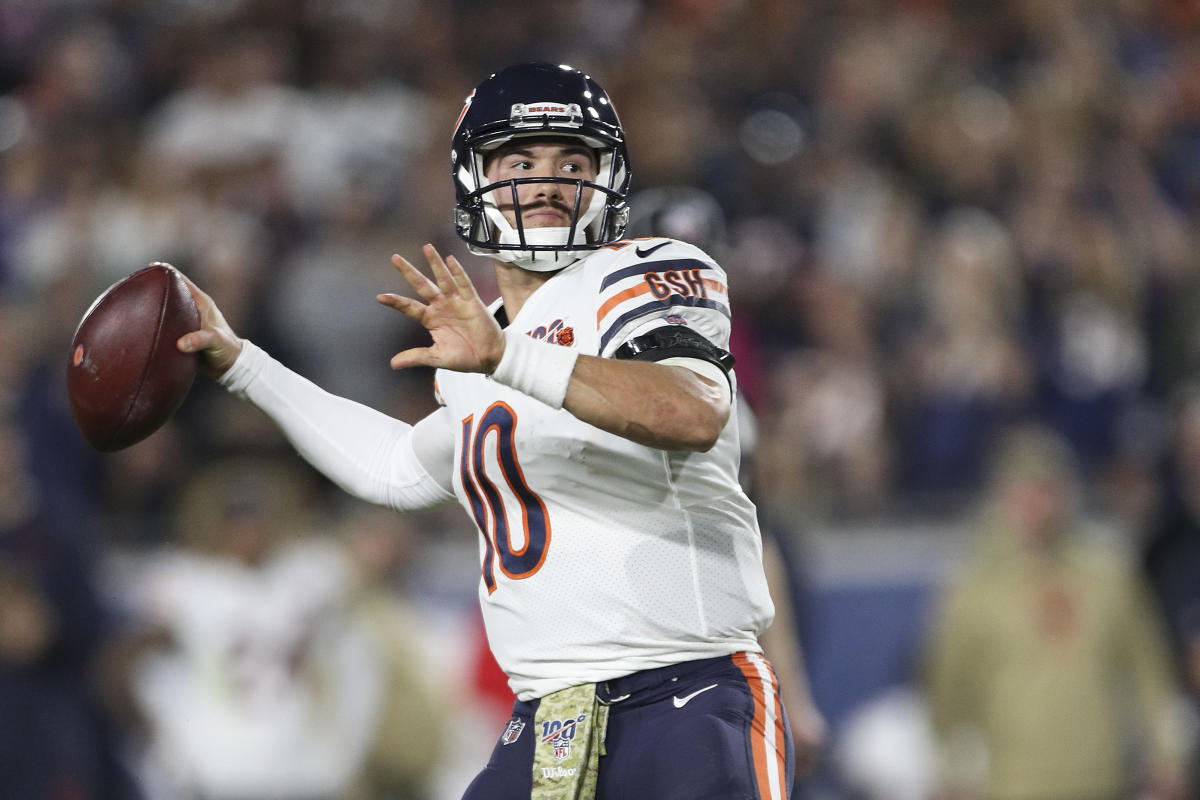 Mitchell Trubisky injures shoulder early in Chicago Bears' win