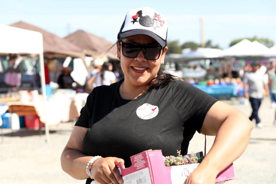 La habitante de Hanford Elizabeth Rodríguez, de 36 años, republicana, estaba en el Alma's Flea Market el 17 de junio, en Hanford. Rodríguez dijo que planea votar en noviembre.
