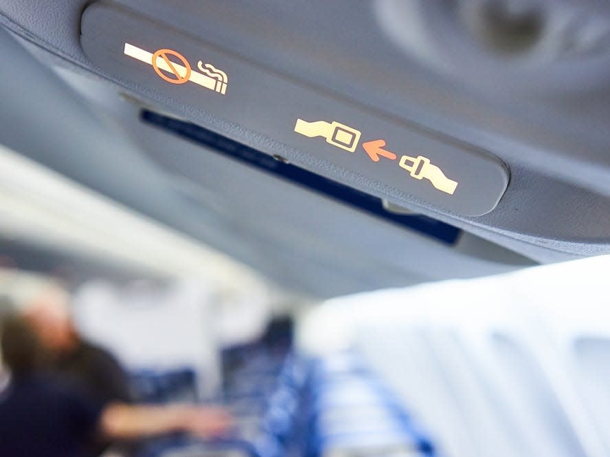 seatbelt sign plane