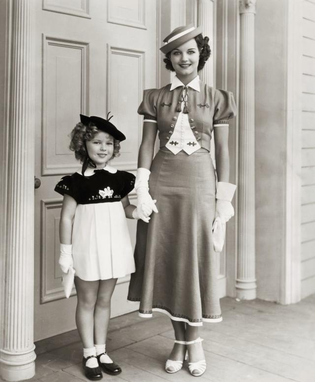 Shirley Temple posing by a painting of young Shirley Temple. 1945 :  r/OldSchoolCool