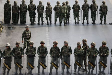 Soldiers take position along roads blocked around the Victory Monument, where anti-coup protesters were gathering on previous days, in Bangkok May 30, 2014. REUTERS/Damir Sagolj