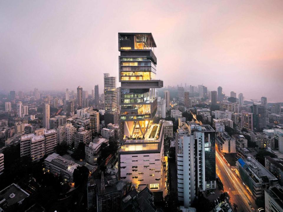 El edificio Antilla, en el que vive la familia de Mukesh Ambani (Wikimedia)