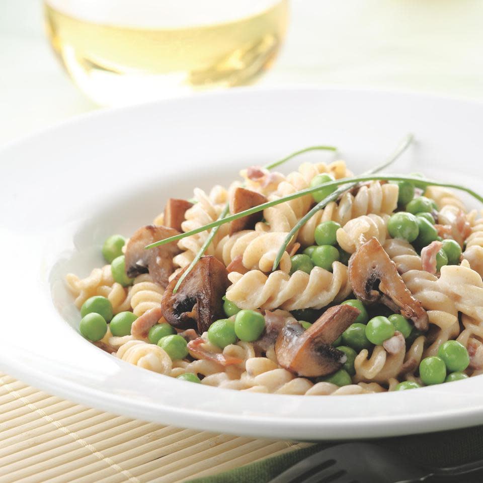 Pasta with Creamy Mushroom-Pea Sauce