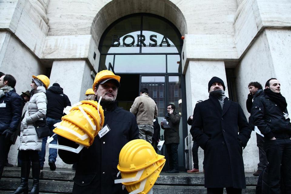 CNA Costruzioni, promotrice della protesta, propone cinque soluzioni per far uscire il settore edile dalla crisi: 1) investire nelle piccole opere tramite un piano nazionale di interventi, 2) rafforzare gli incentivi fiscali e favorire le ristrutturazioni e le riqualificazioni edili, 3) intervenire sul credito, in particolar modo per la prima casa, 4) snellire le procedure autorizzative, 5) consentire alle piccole imprese di concorrere agli appalti pubblichi, superando la logica per la quale possono concorrere solo nella posizione di subappaltatrici.