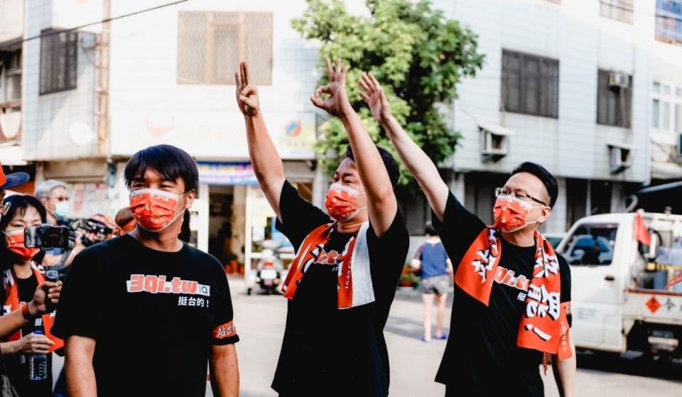 ▲高雄城中城大火事件後，陳柏惟的行腳路線刻意選擇人較少的村莊與郊區。（圖／陳柏惟服務處提供，2021.10.16）