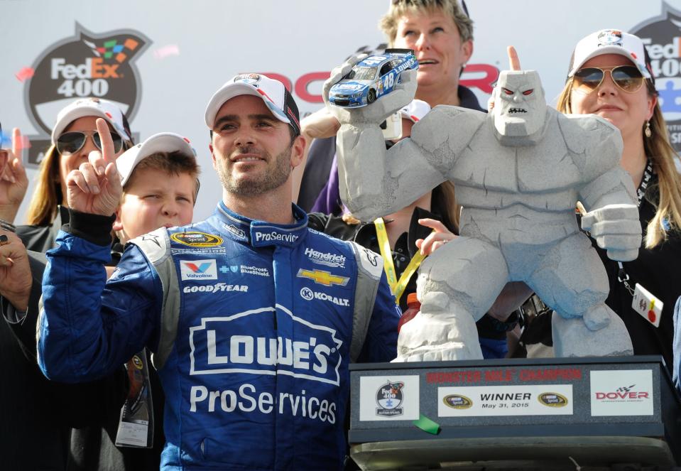 Jimmie Johnson parece ser dueño de Monster Mile, ganando 11 veces en Dover International Speedway.  Su última victoria fue la AAA 400 Drive for Autism en 2017.