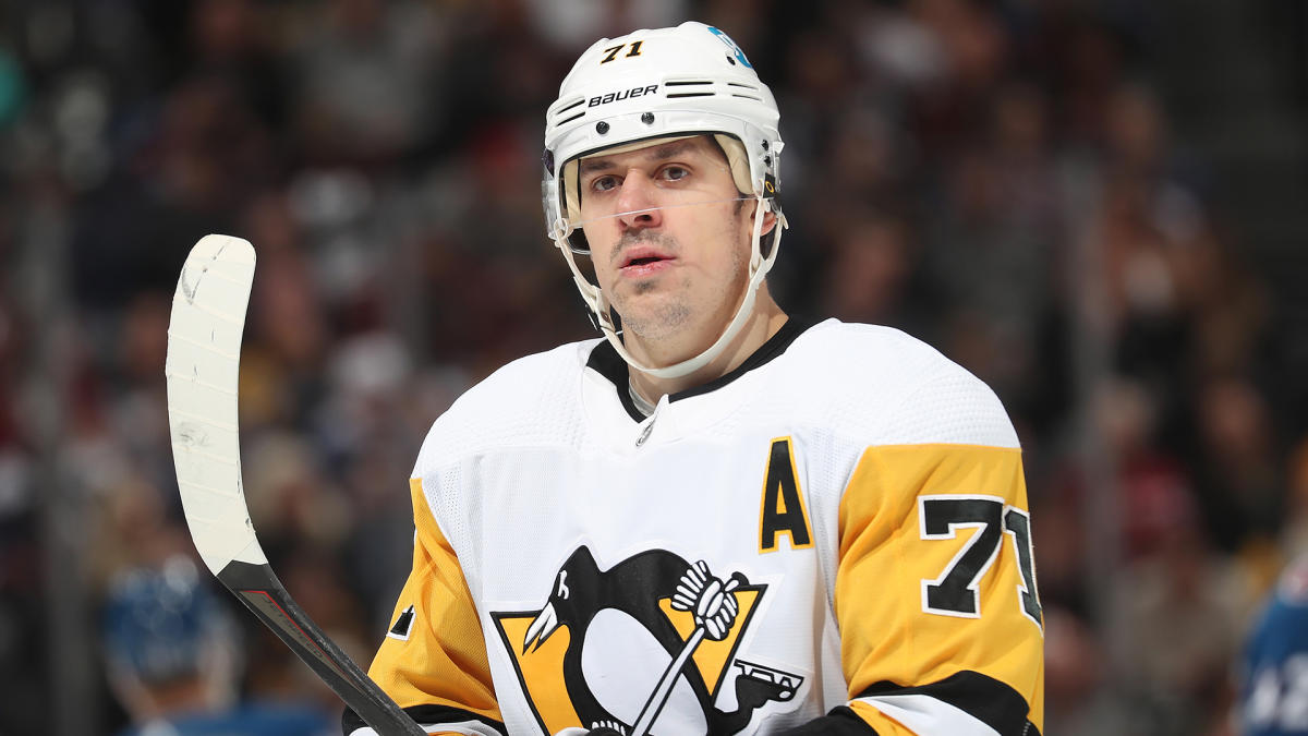 NHL great Mario Lemieux talks to Evgeni Malkin of the Pittsburgh News  Photo - Getty Images