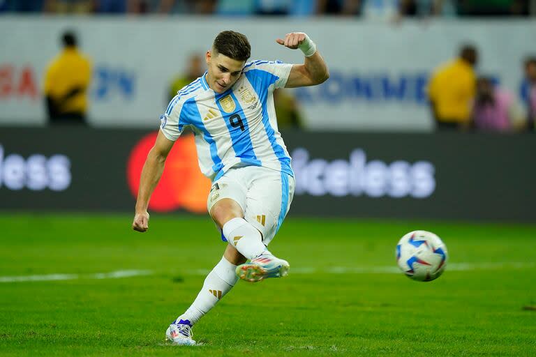 Julián Álvarez no tuvo un buen debut frente a Marruecos, pero es una pieza inamovible en la selección argentina